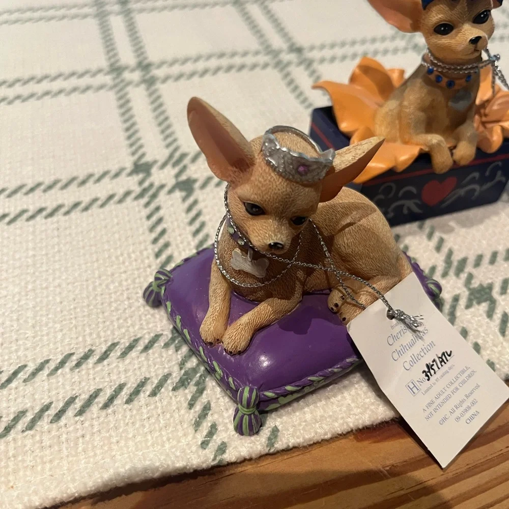 Hamilton collection Chihuahua Figurine Set - Green, Pink, Gold - Picture 6 of 11